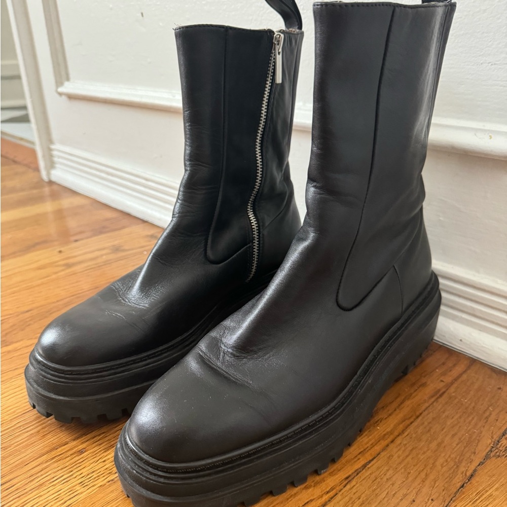 Zara lugg boot size 40 (like new)